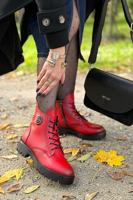 Černé kotníkové boty Potocki s ozdobným podpatkem