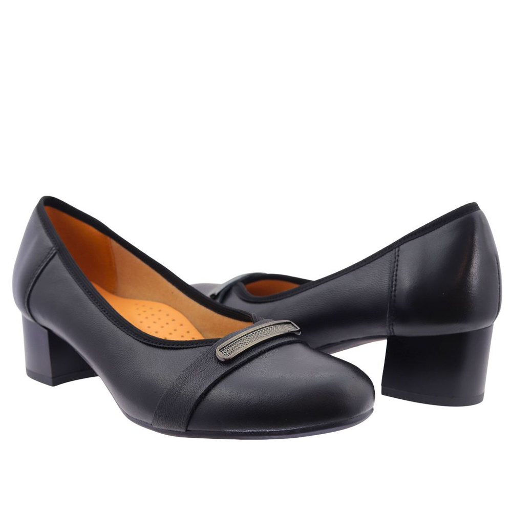 Kožené lodičky s ozdobným páskem na nízkém bloku