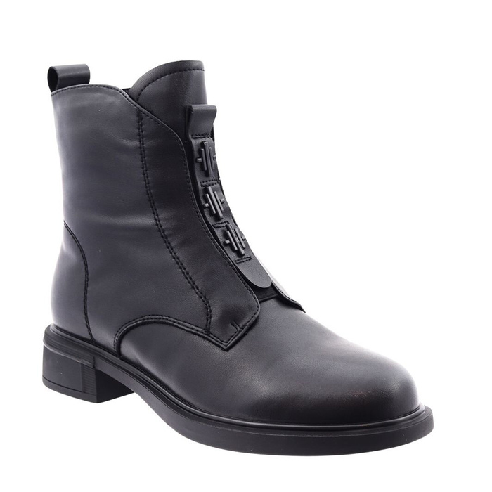 Elegantní kozačky z přírodní černé kůže na nízkém podpatku