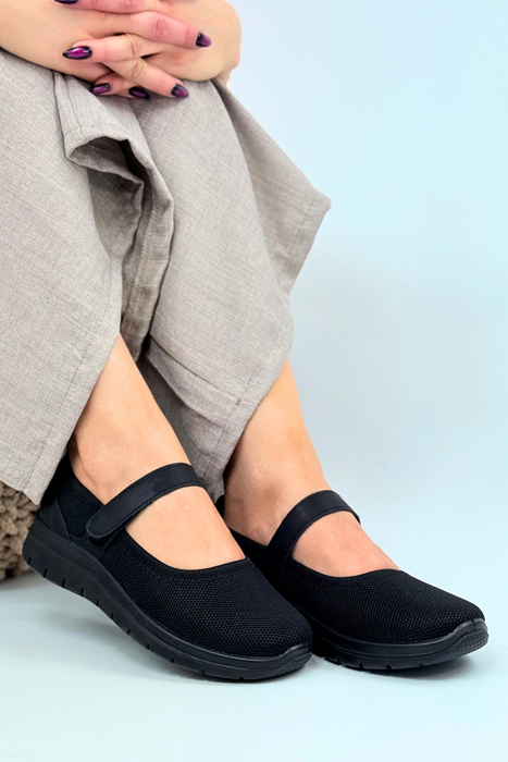 Černé látkové boty se suchým zipem