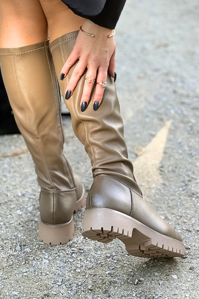 Béžové semišové kozačky s blokem Potocki