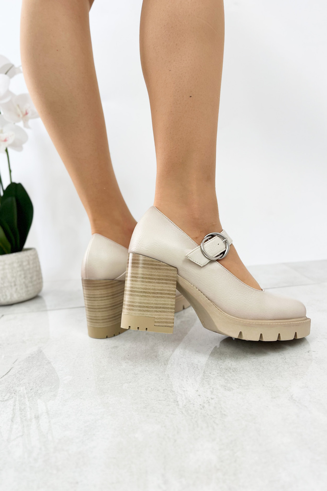 Béžové dámské boty s přezkou na patě