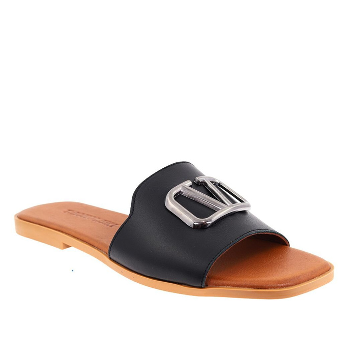 Černé kožené žabky se zdobením T. Sokolski