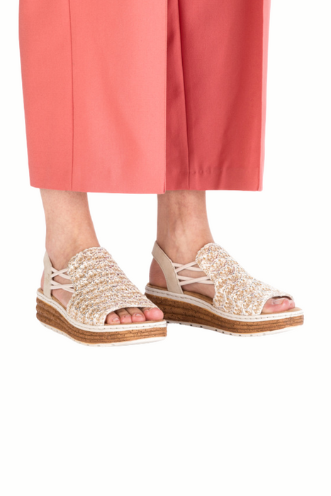 Béžové sandály na klínku značky Rieker