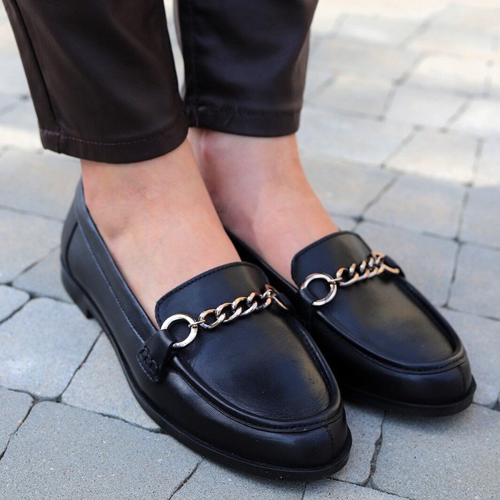 Černé mokasíny z lícové kůže s řetízkem Ryłko