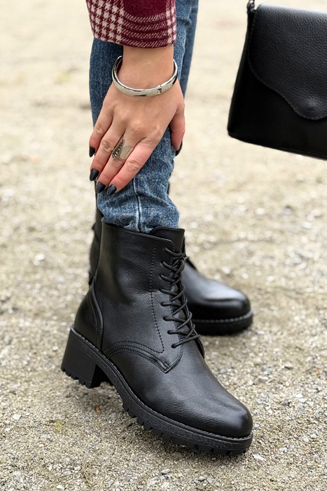 Černé kotníkové boty Potocki s ozdobným podpatkem