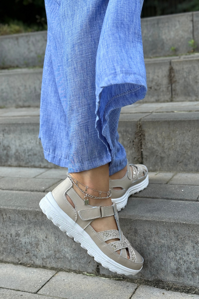 Béžové boty na suchý zip s platformou