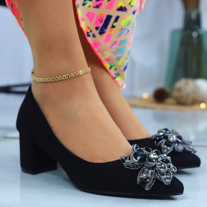 Černé eko semišové lodičky s krystaly značky Sabatina