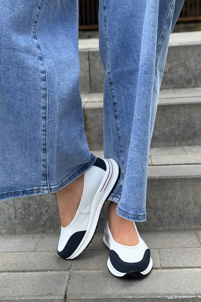 Prolamované bílé a tmavě modré kožené boty na platformě Filippo