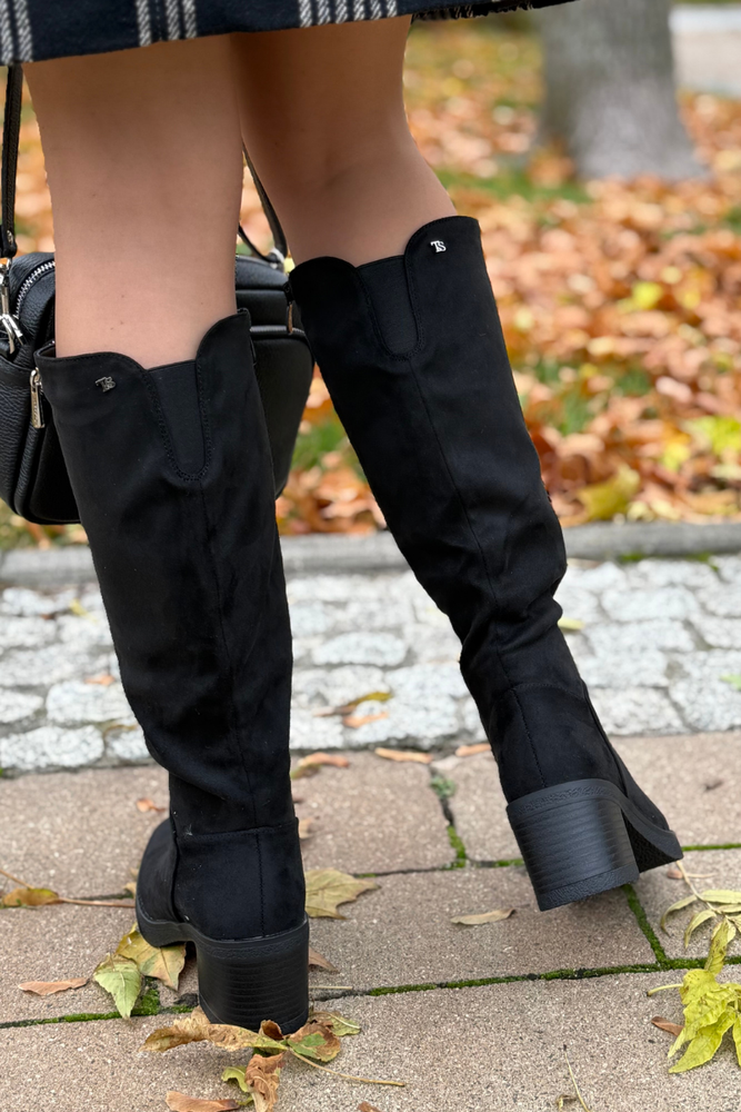 Dámské černé kožené kozačky na zip