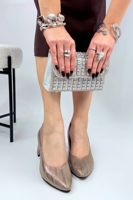 Černé semišové kotníkové boty se zipem vzadu