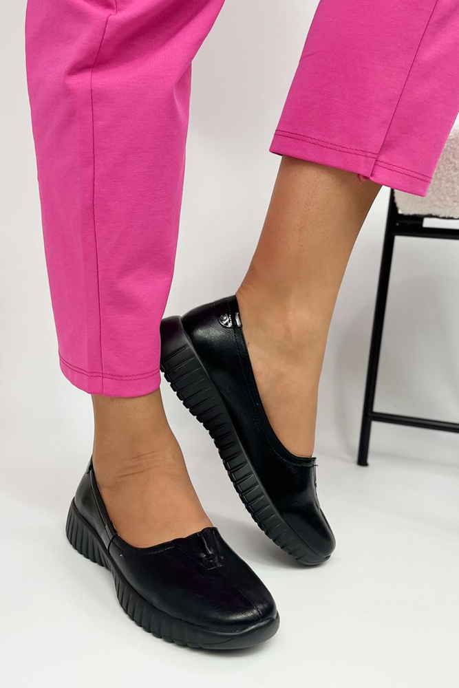 Černé boty na platformě s gumičkou vpředu