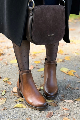 Hnědé semišové ploché boty, zateplené