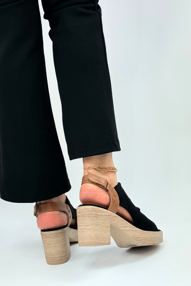 Dámské béžové sandály s perforovaným blokem