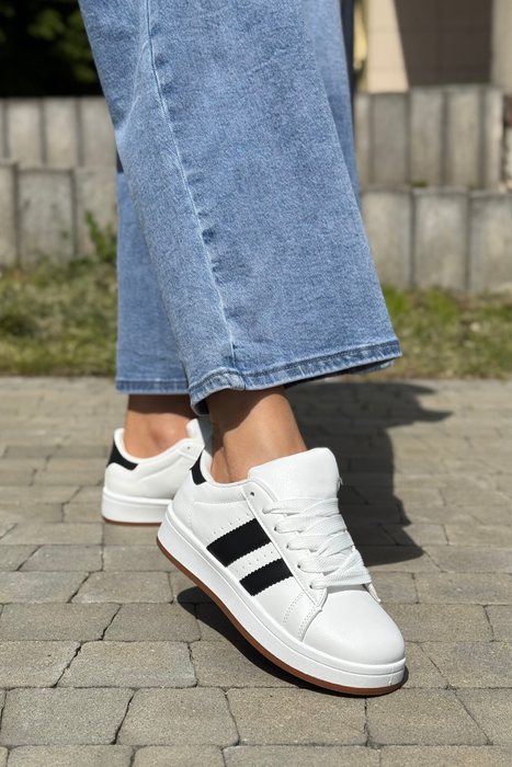 Bílé šněrovací tenisky s platformou