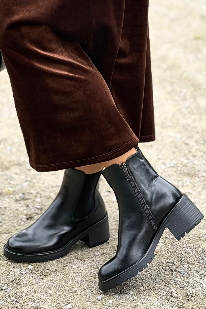 Hnědé semišové ploché boty, zateplené