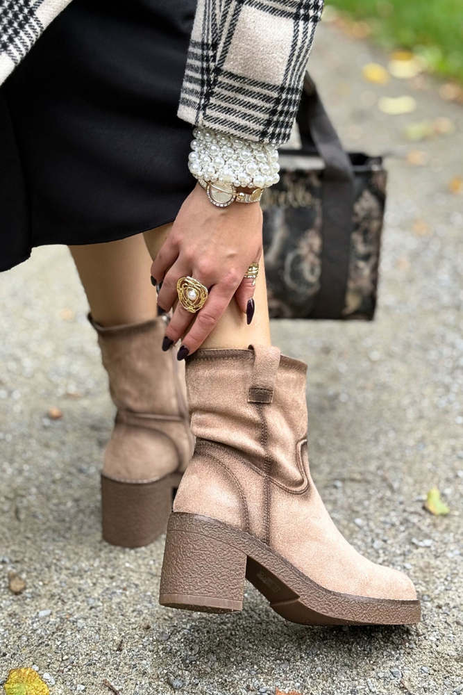 Černé kotníkové boty Potocki s ozdobným podpatkem