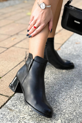 Černé kotníkové boty s blokem Potocki