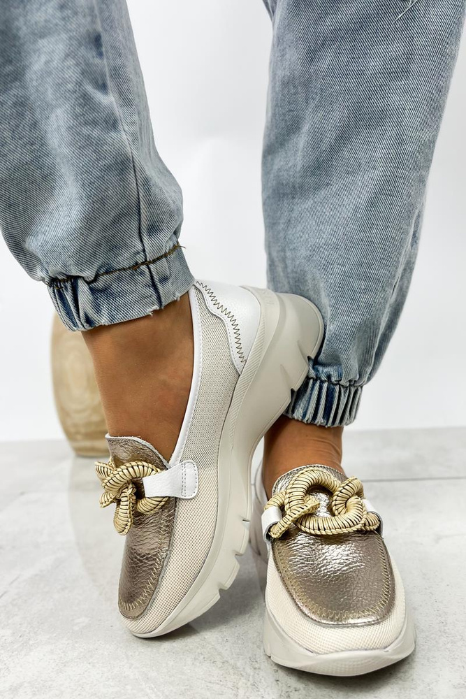 Nazouvací boty na klínku Hispanitas, bílé a zlaté