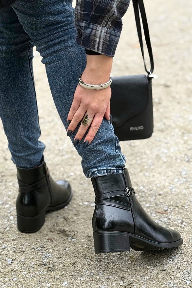 Černé kotníkové boty Potocki s ozdobným podpatkem