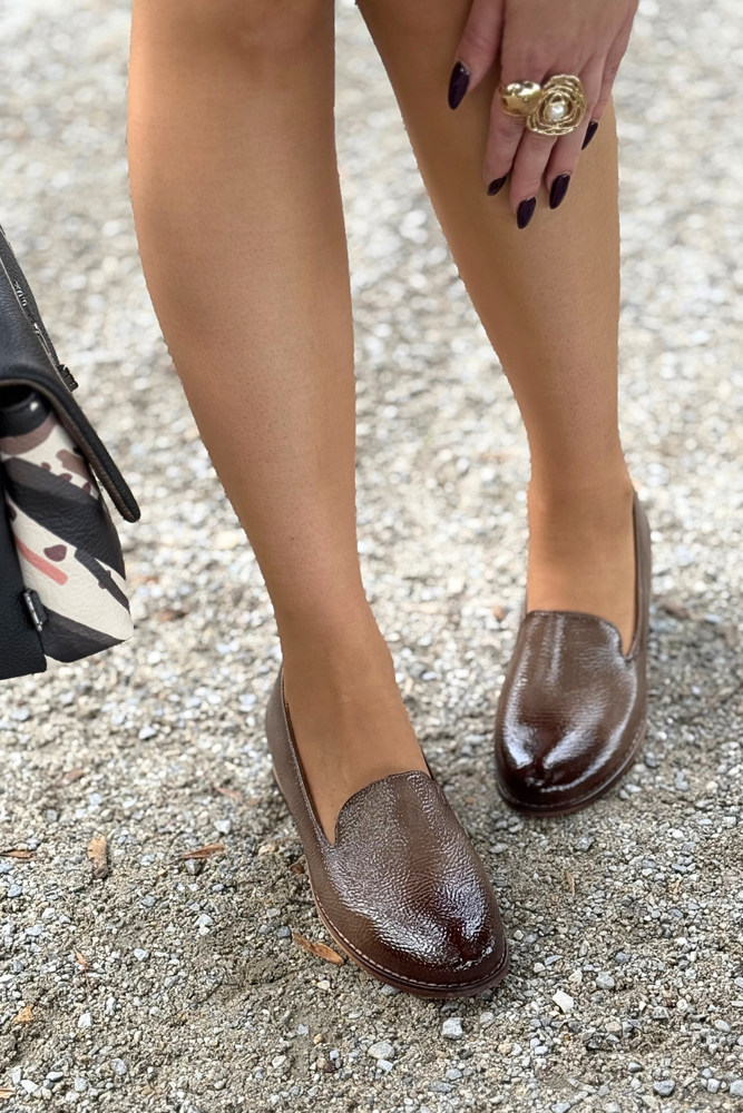 Černé boty s perforovanými klínky