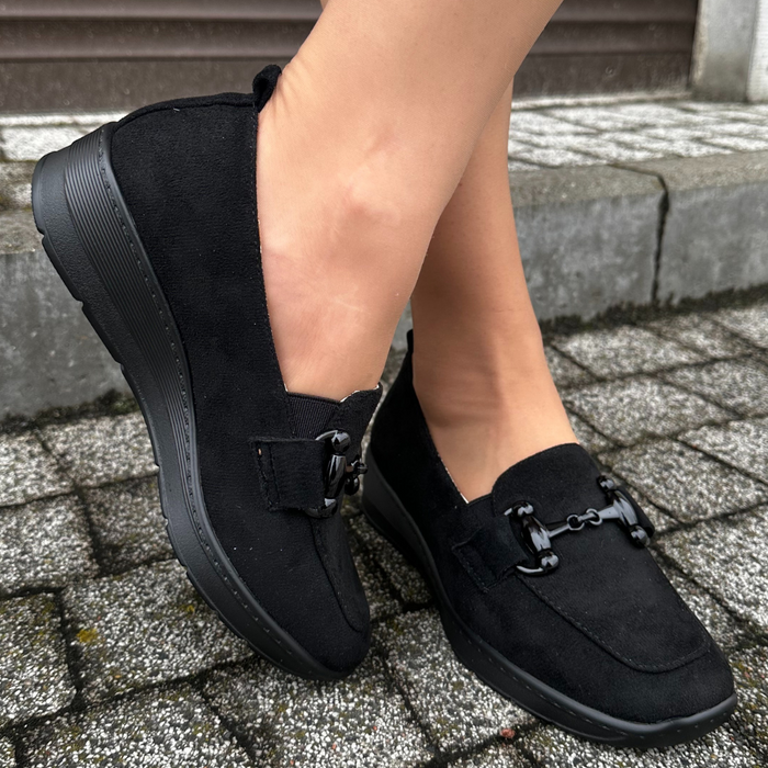 Černé semišové boty s klínovým zdobením M. Daszyński