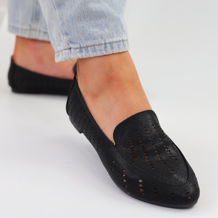 Černé lesklé prolamované balerínky od Potocki