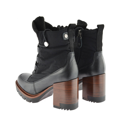 Dámské černé boty na vysokém podpatku