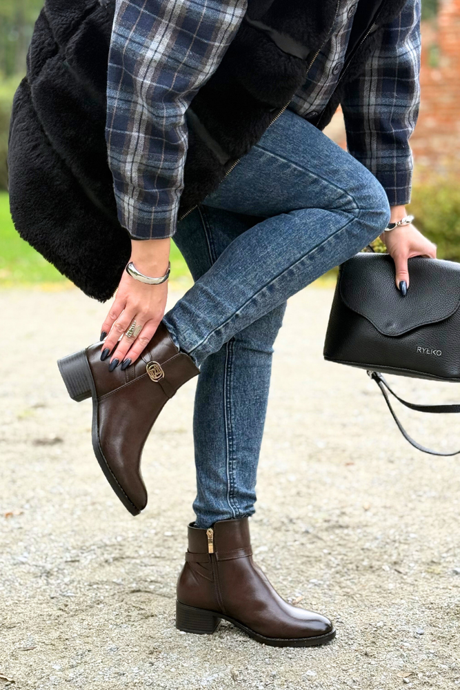 Černé kotníkové boty Potocki s ozdobným podpatkem