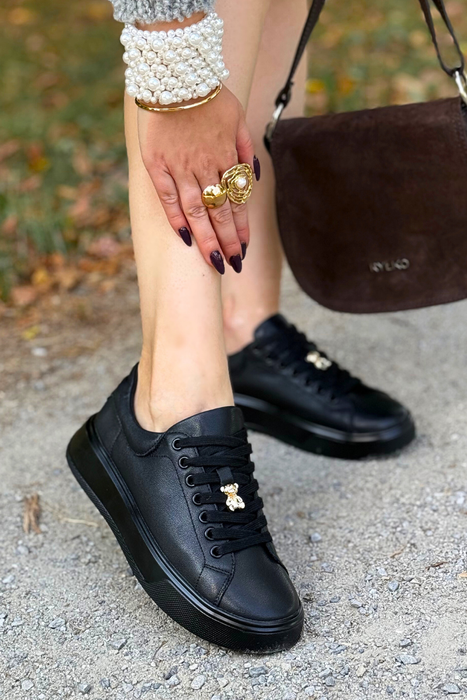 Béžové kožené tenisky s perforovanými klínky