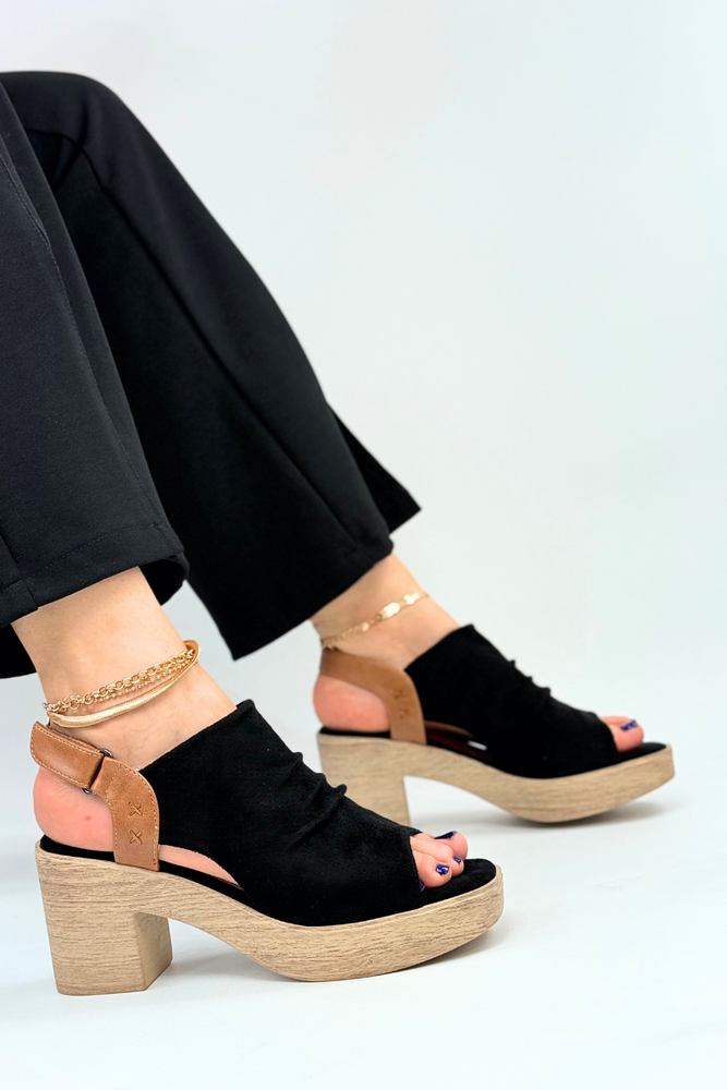 Dámské béžové sandály s perforovaným blokem