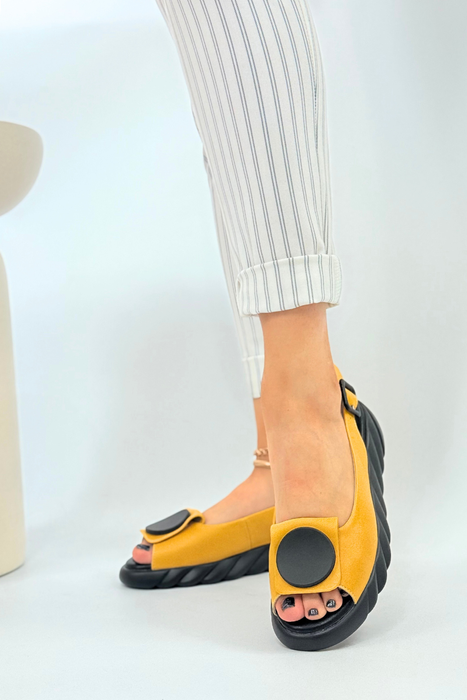 Béžové sandály na klínku Artiker