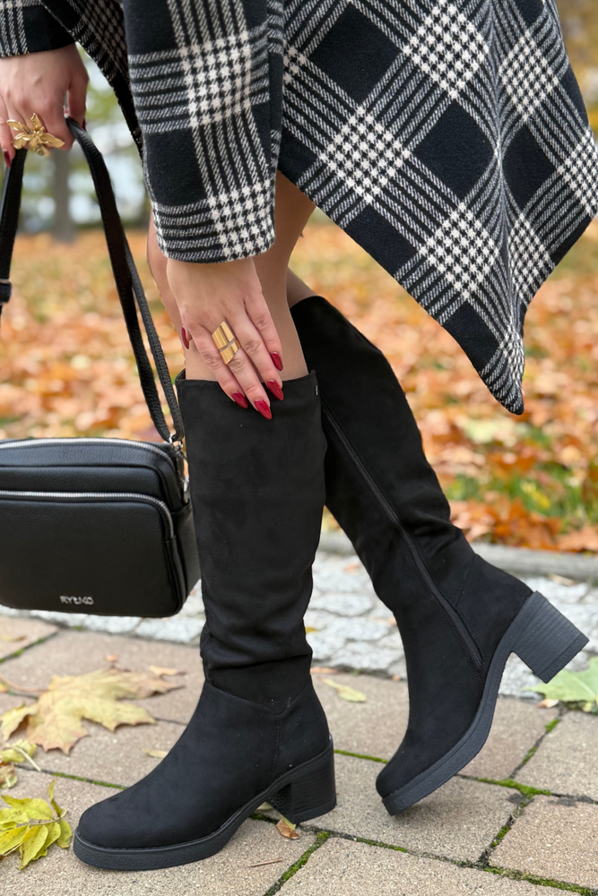 Dámské černé kožené kozačky na zip