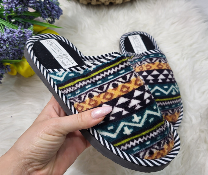 Dámské černé domácí pantofle