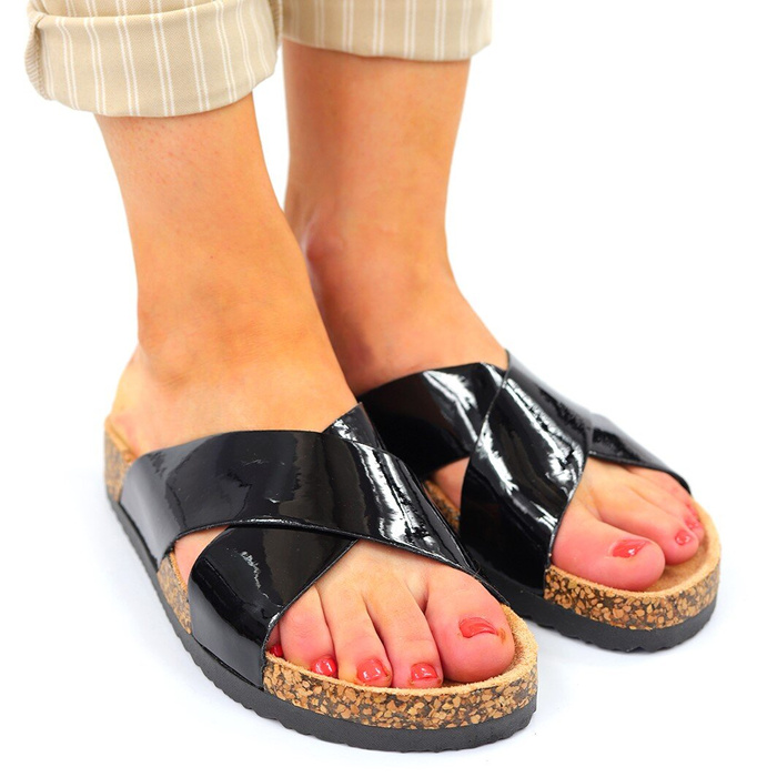 Černé lakované žabky s křížovým páskem Potocki