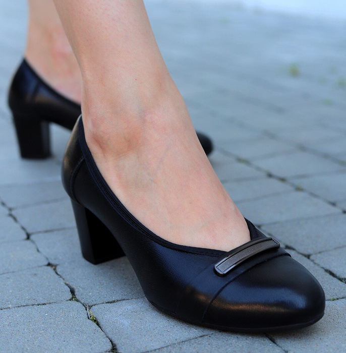 Dámské kožené lodičky s černým zdobením