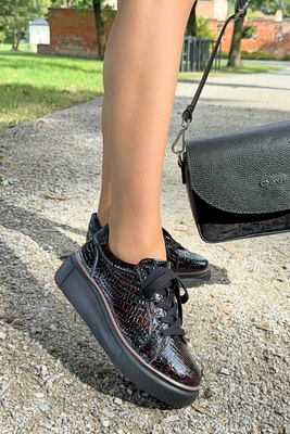 Kožené nazouvací boty na klínku se zipem, černé