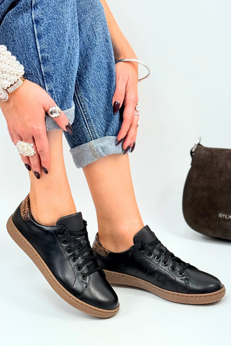 Černé nazouvací lodičky Ryłko z přírodní velurové kůže