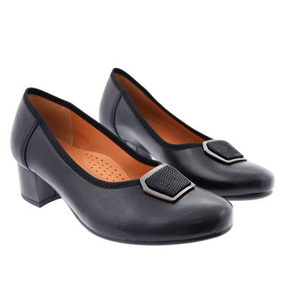 Černé kožené lodičky na bloku s ozdobou