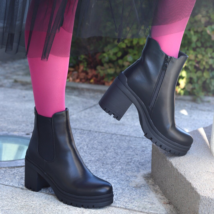 Černé boty Chelsea s blokem T. Sokolski