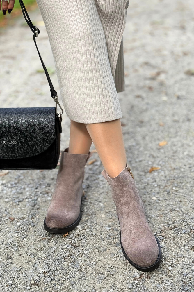 Hnědé semišové ploché boty, zateplené