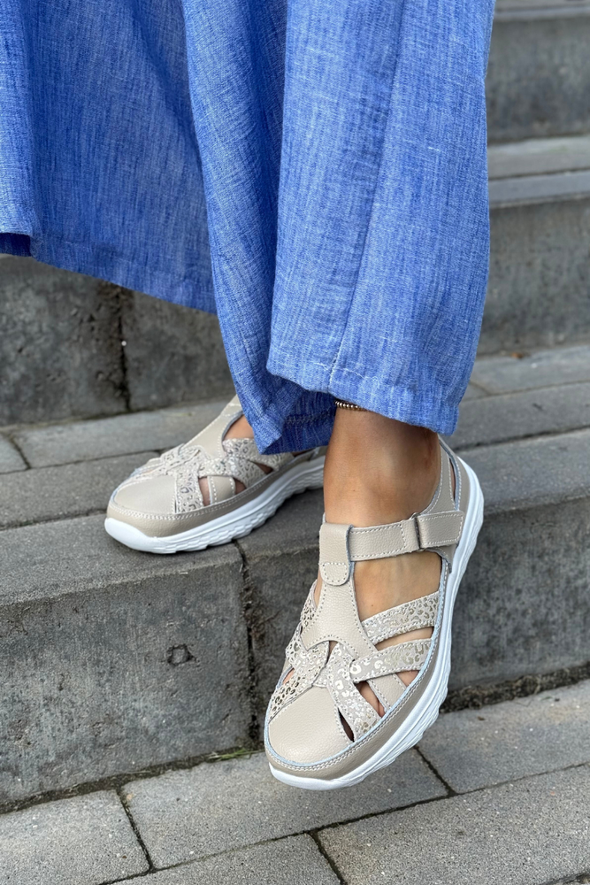 Béžové boty na suchý zip s platformou