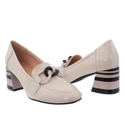 Béžové lakovky na ozdobném podpatku značky Vinceza