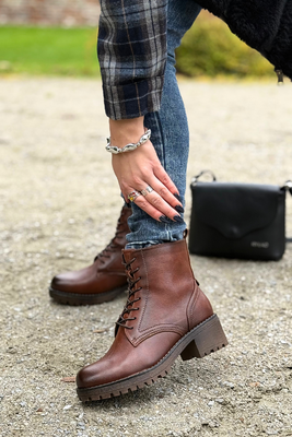 Černé kotníkové boty Potocki s ozdobným podpatkem