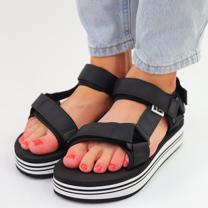 Černé sportovní sandály na platformě Lee Cooper