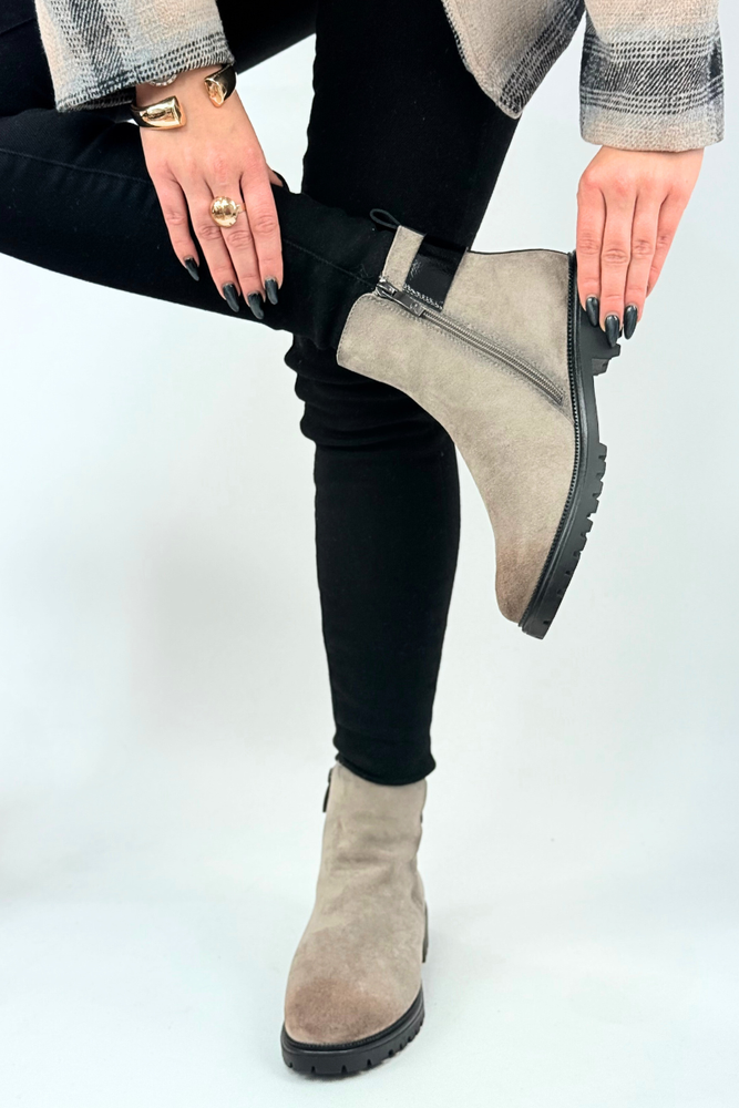 Dámské černé kotníkové boty na šněrování