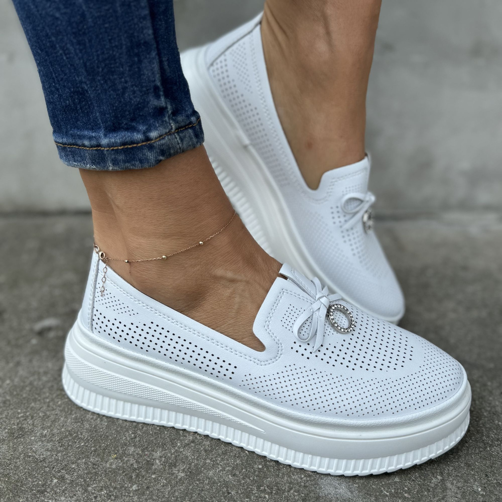 Bílé perforované kožené boty s nazouvací platformou