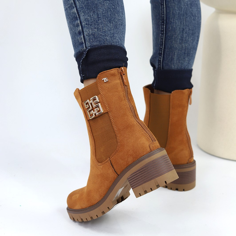 Velbloudí semišové kotníkové boty s blokem a zateplenou platformou