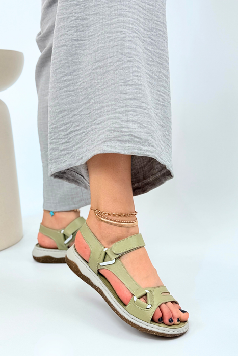 Růžové kožené sandály s volánkovým svrškem a klínkem na platformě