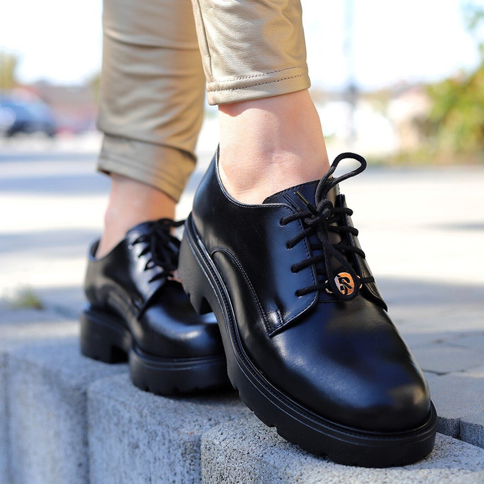 Černé šněrovací kožené boty Ryłko